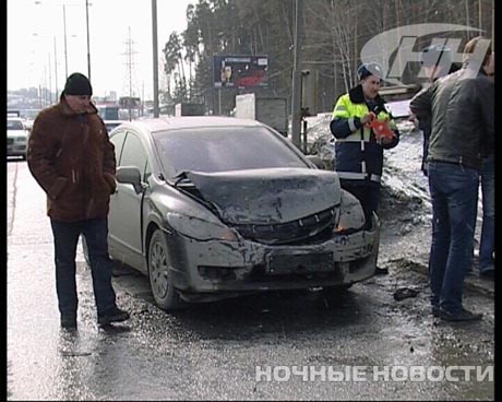 Серьезное ДТП на объездной дороге в Екатеринбурге: иномарка влетела в «семерку», оснащенную газовым баллоном. Пострадали пять человек, в том числе ребенок